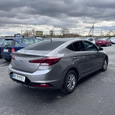 Hyundai Elantra — фото 4