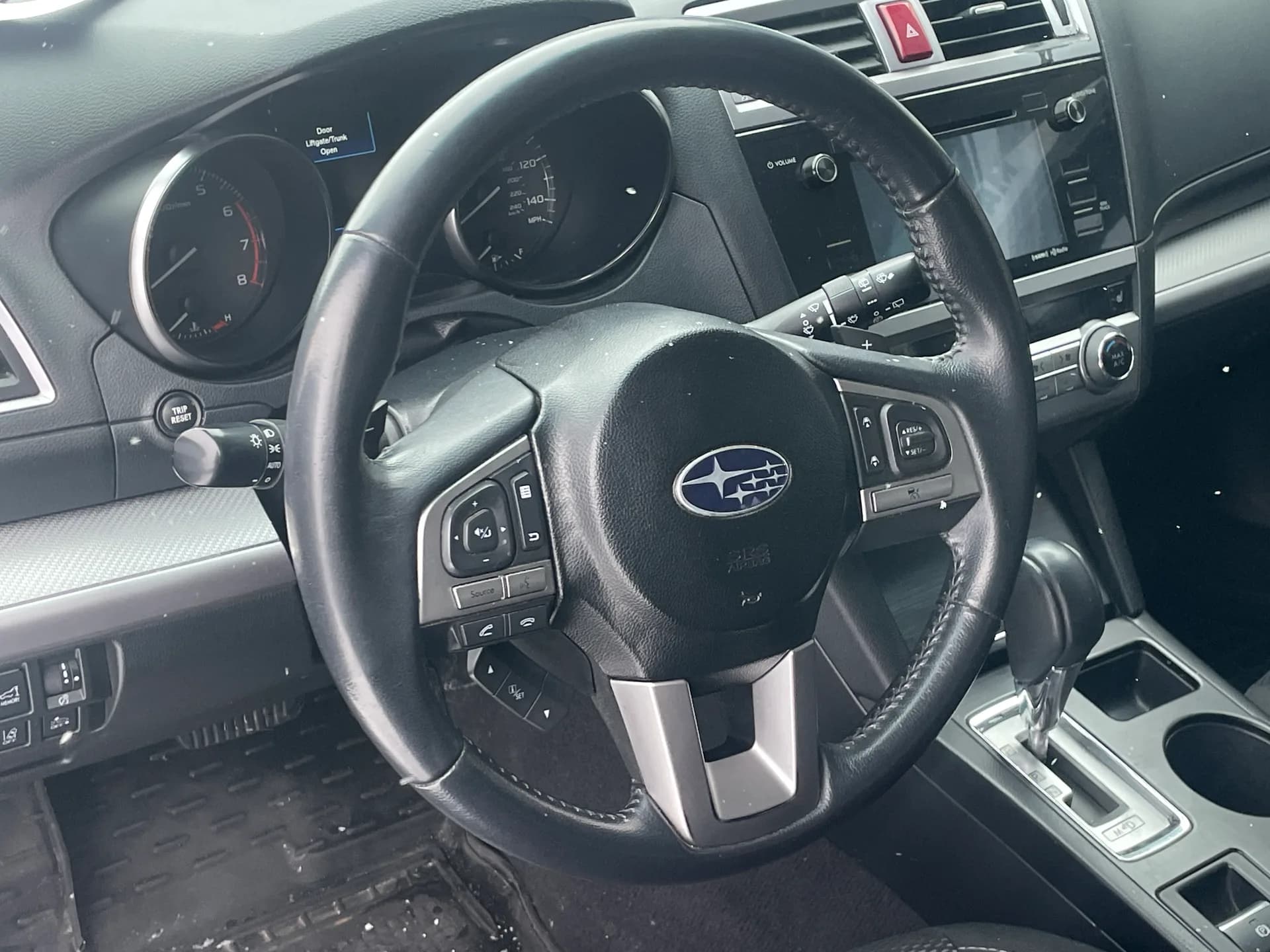 Subaru Outback — фото 11