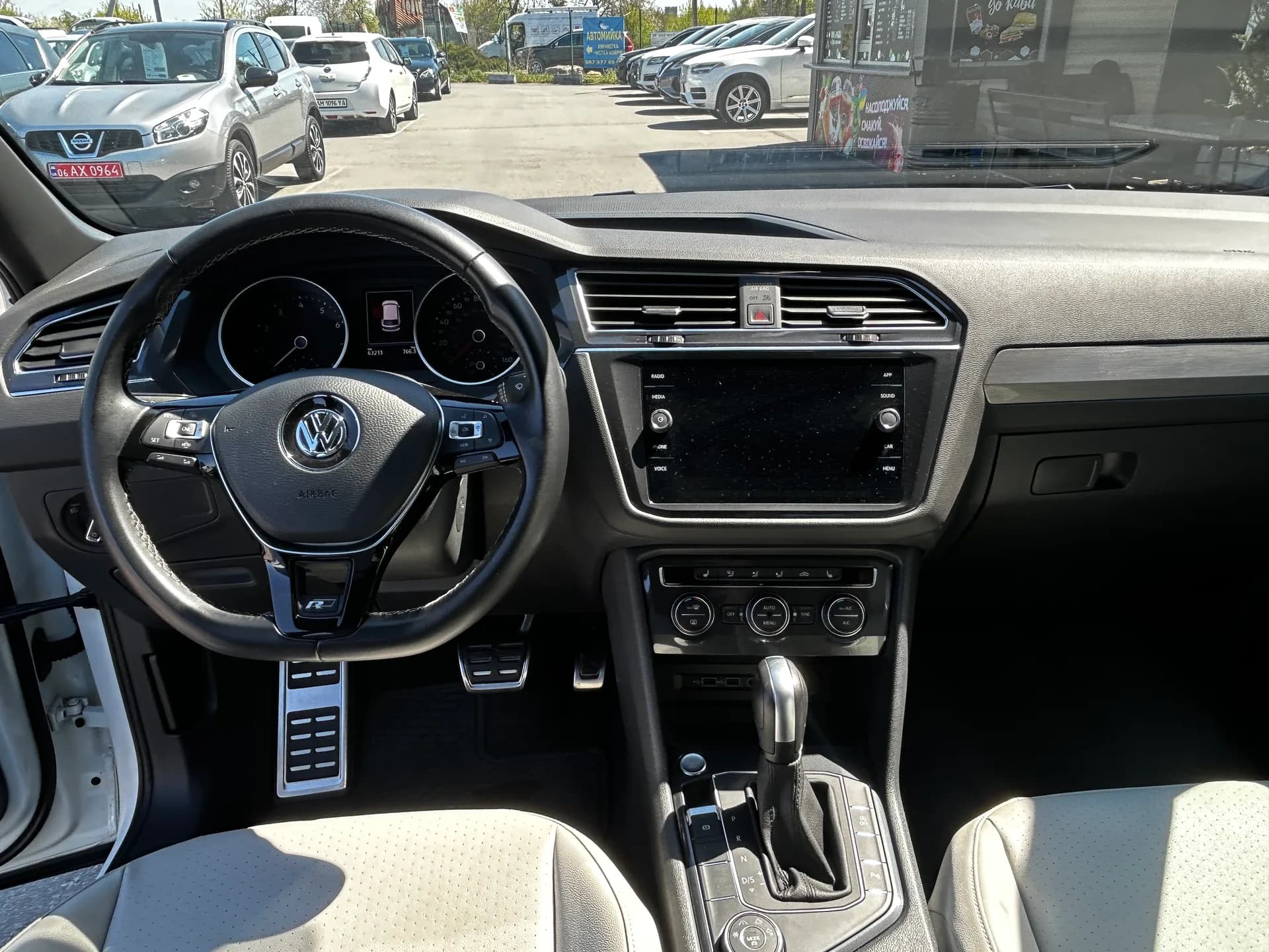 Volkswagen Tiguan — фото 6