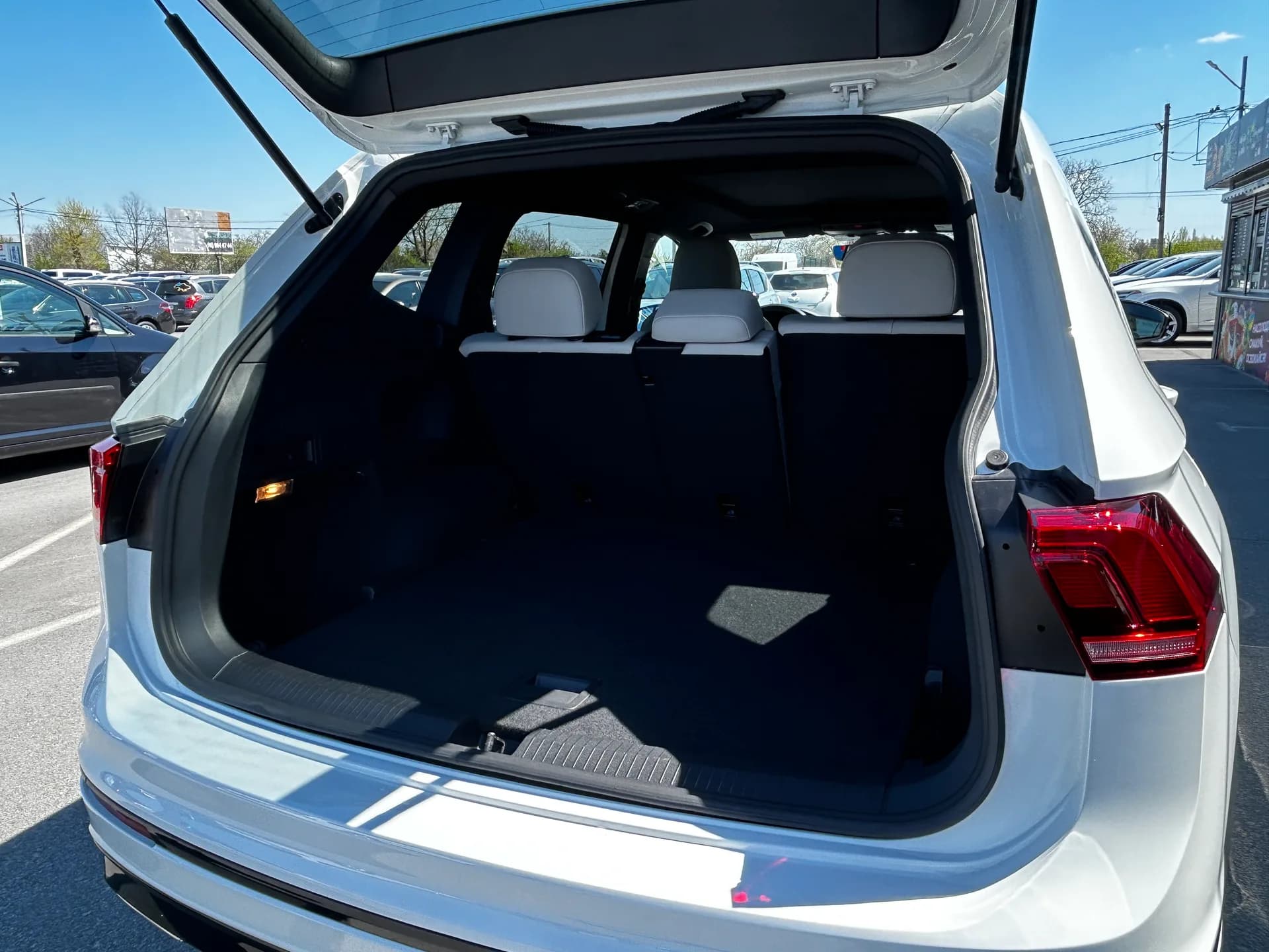 Volkswagen Tiguan — фото 8