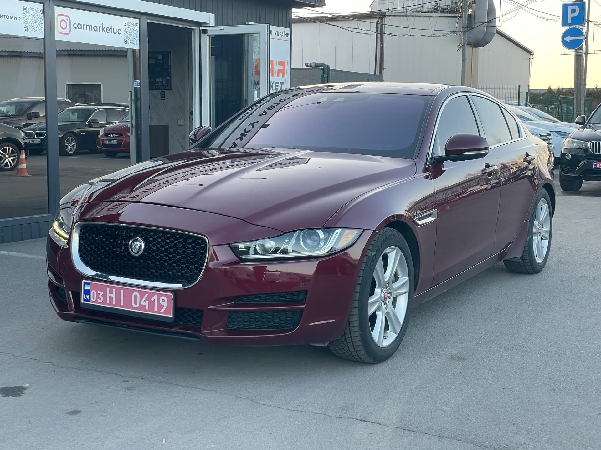 Jaguar XE — фото 1
