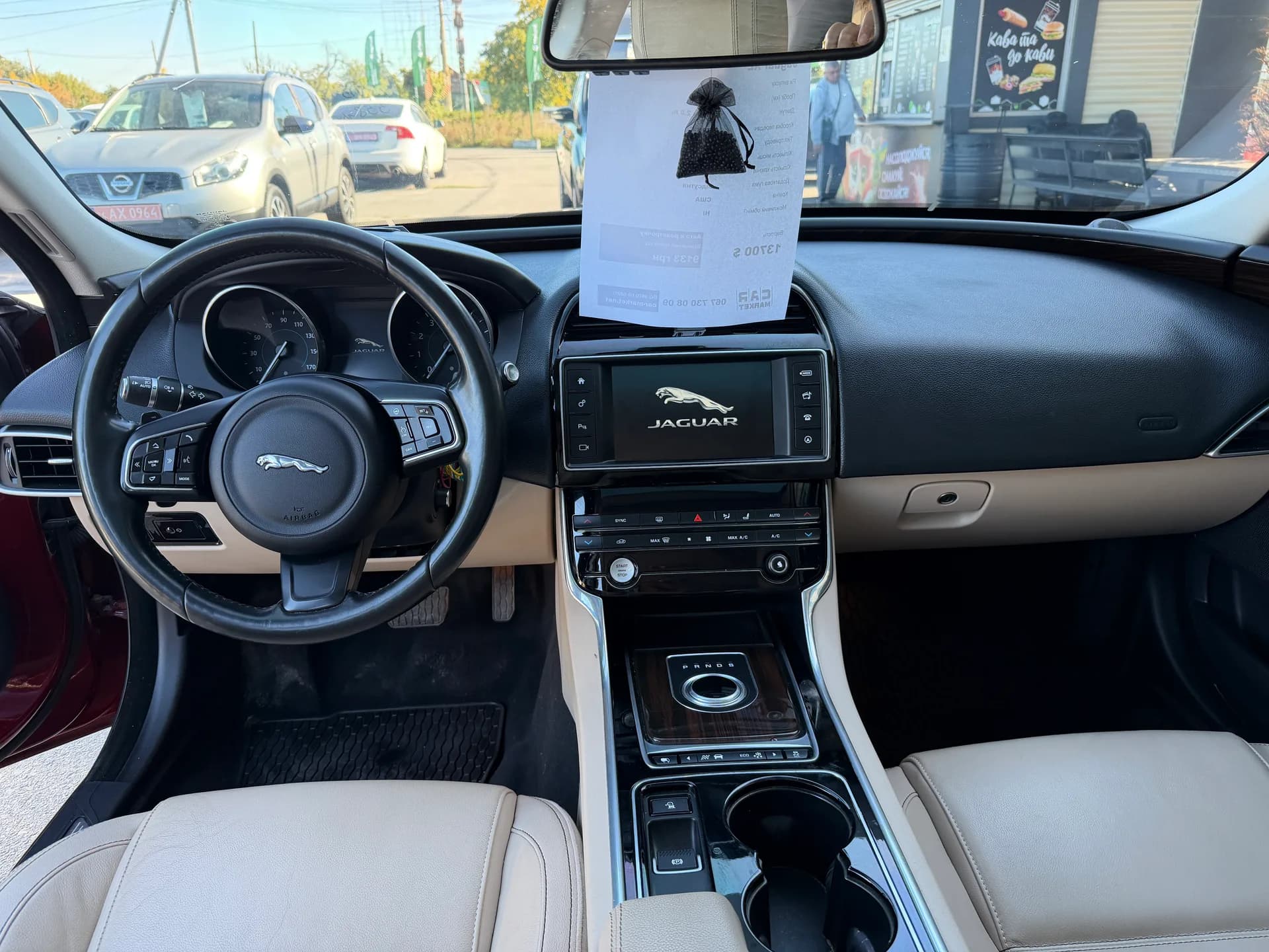 Jaguar XE — фото 5