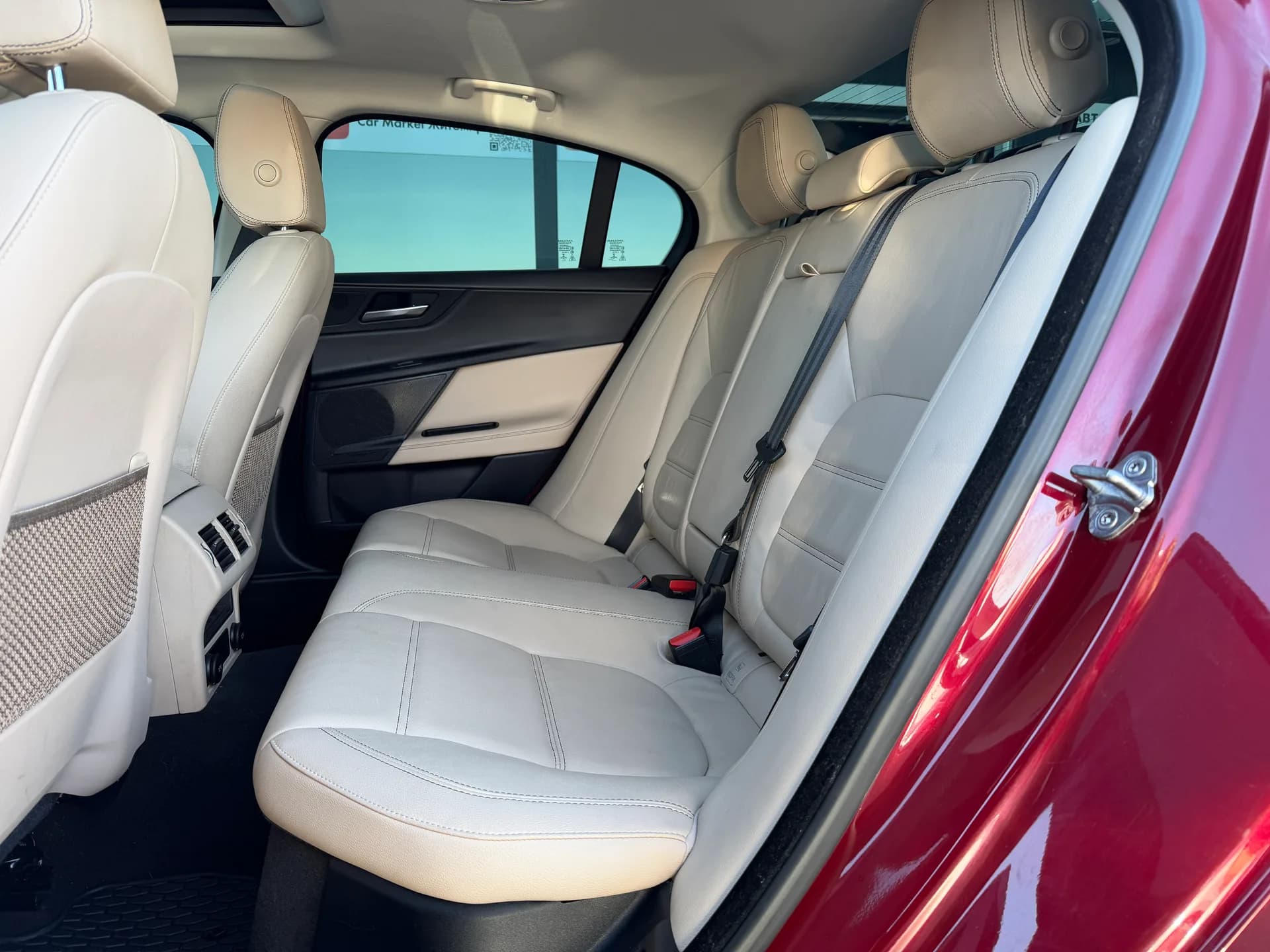 Jaguar XE — фото 6