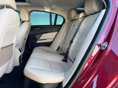 Jaguar XE — фото 6