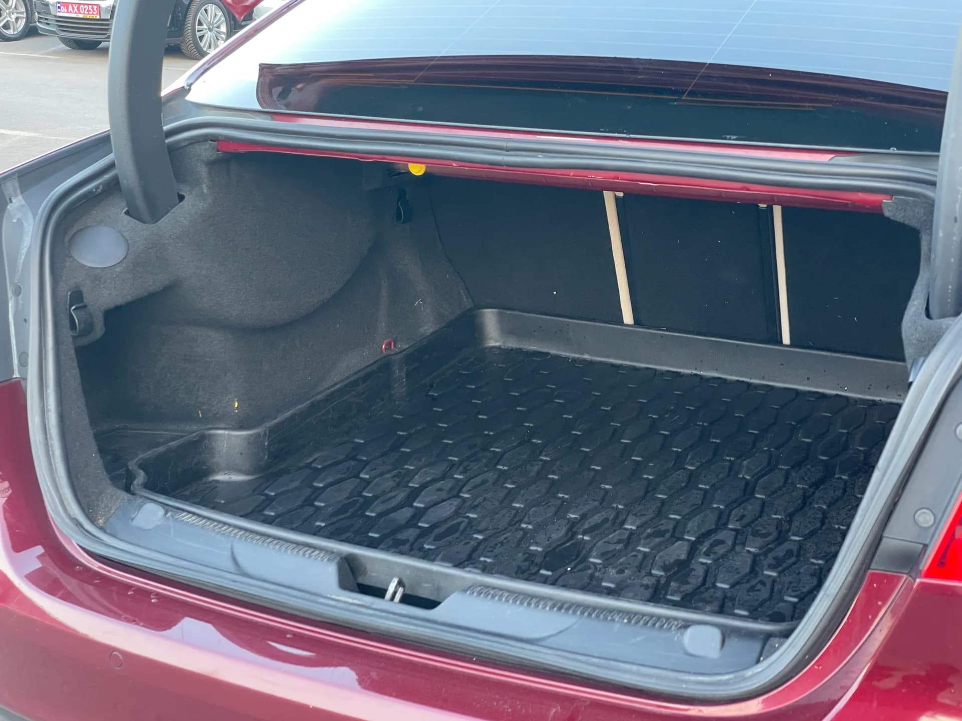 Jaguar XE — фото 8