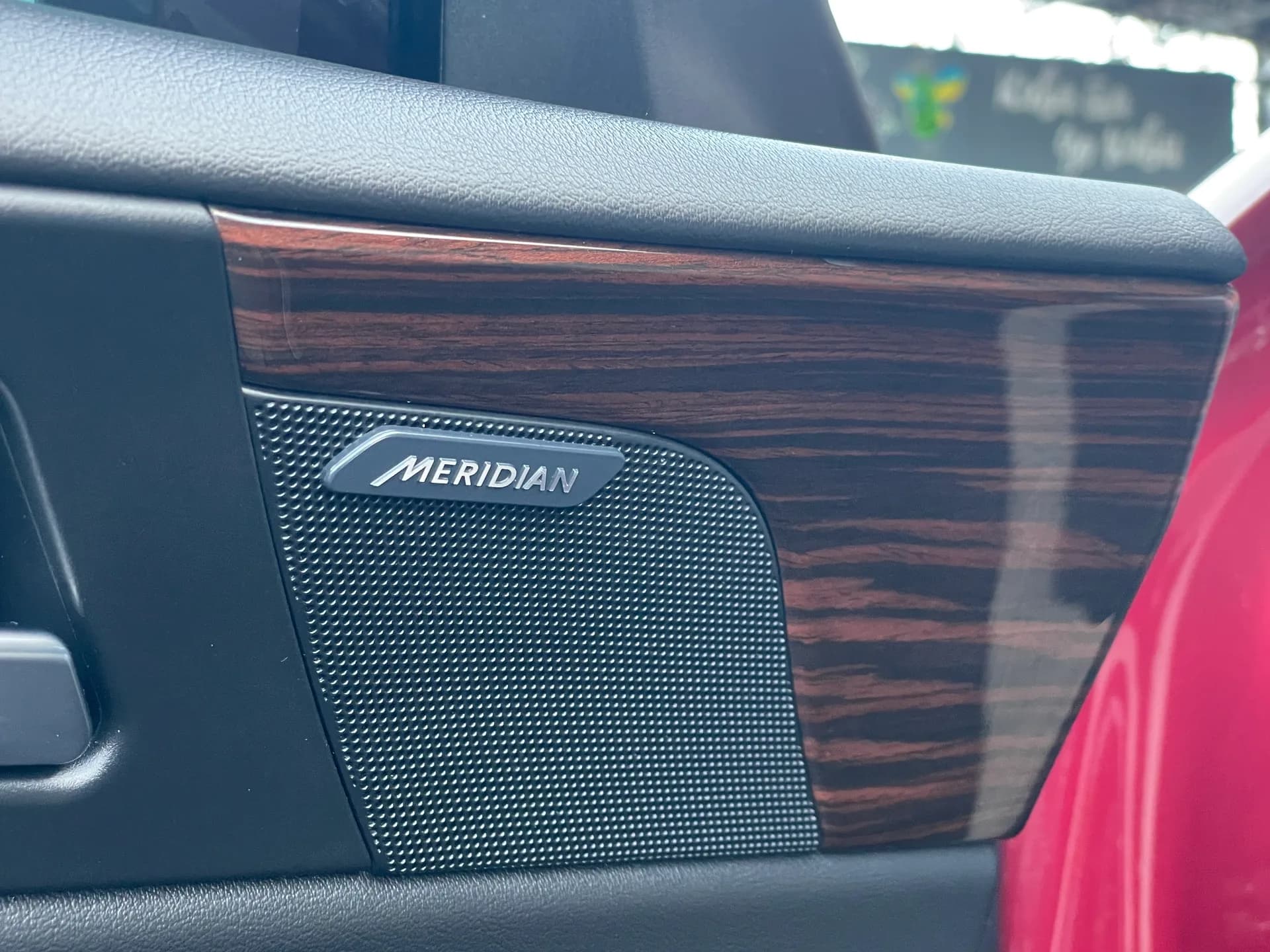 Jaguar XE — фото 9