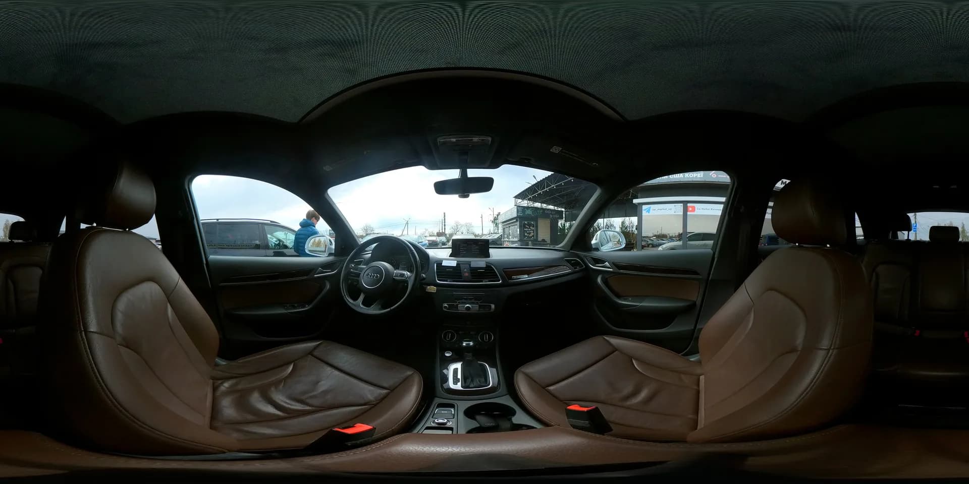 Audi Q3 — 360°