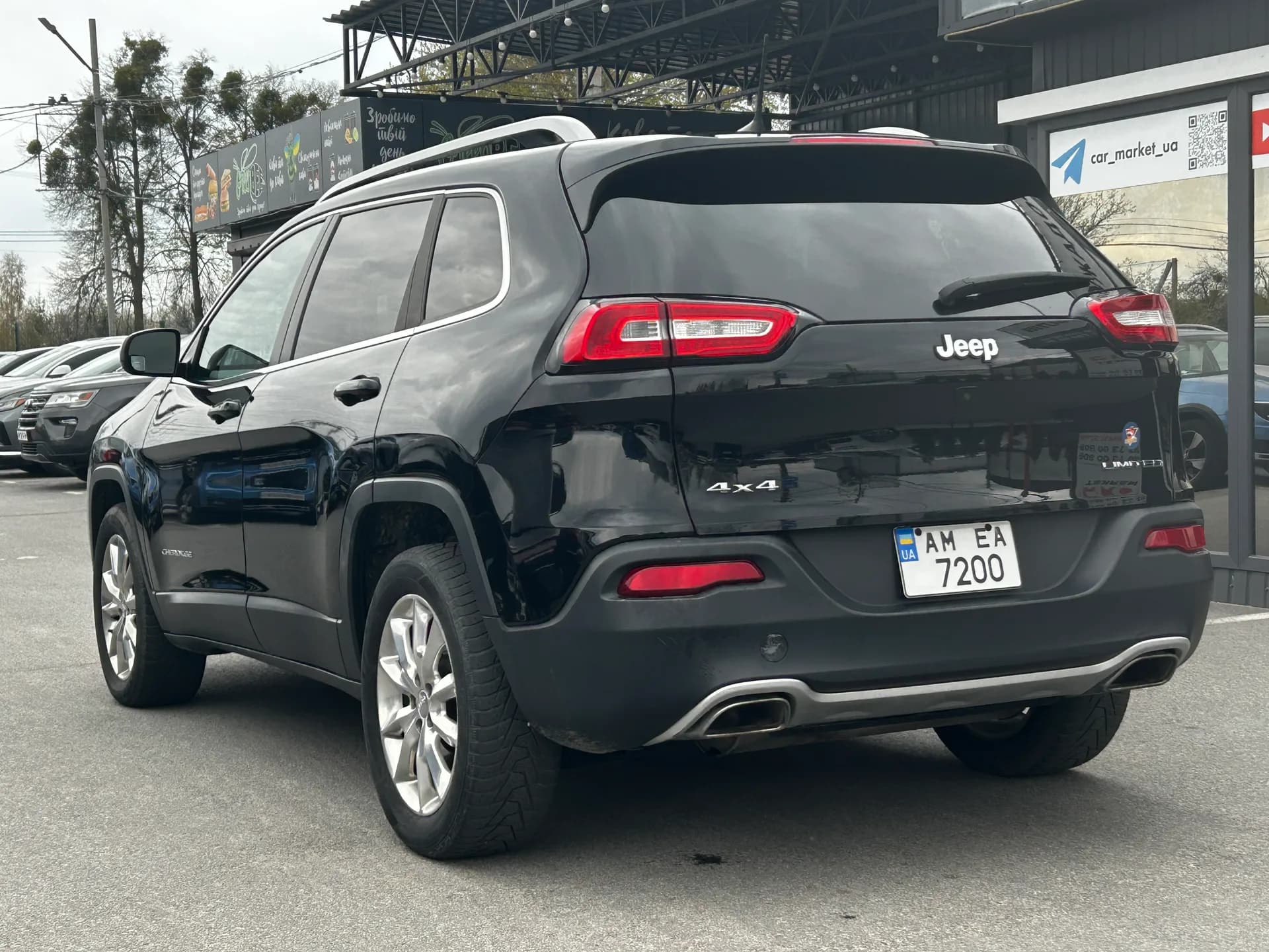 Jeep Cherokee — фото 4