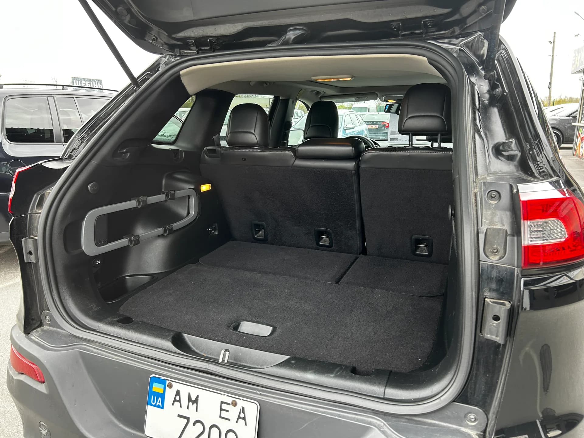 Jeep Cherokee — фото 8