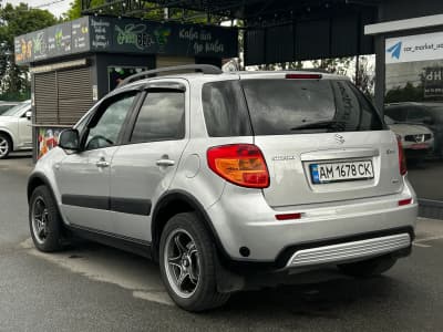 Suzuki SX4 — фото 4