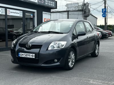 Toyota Auris — фото 1