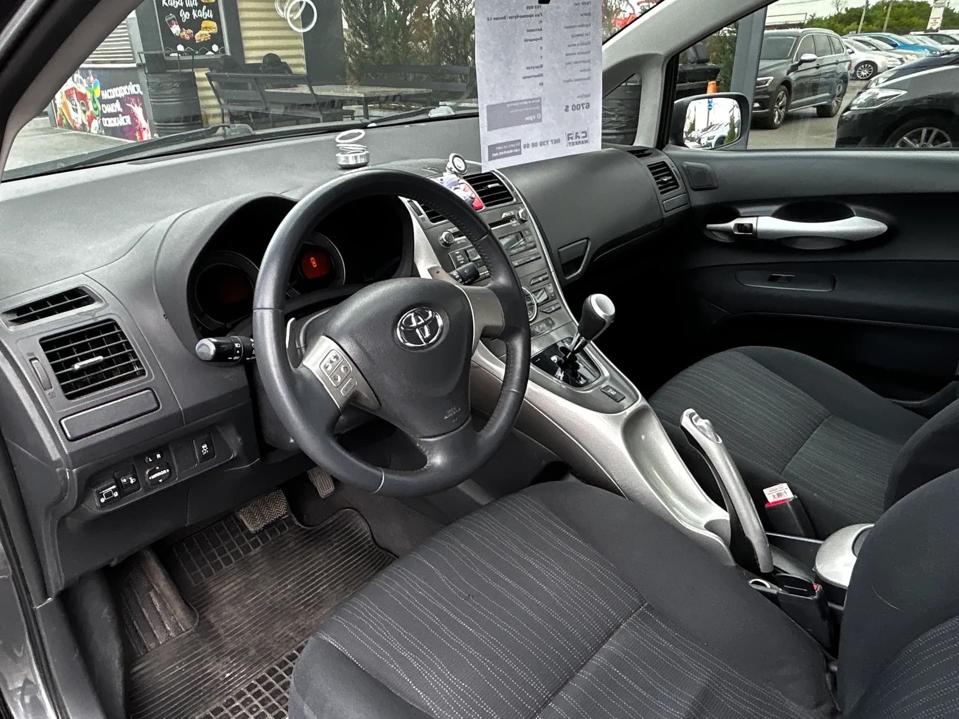 Toyota Auris — фото 5
