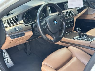 BMW 7 Series — фото 9