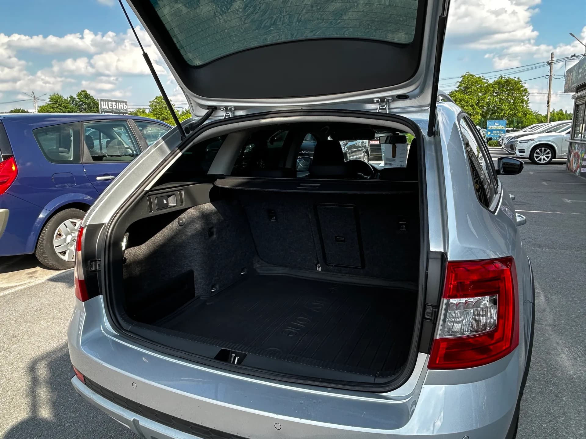 Skoda Octavia Scout — фото 8