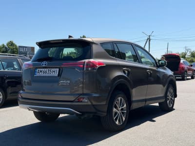 Toyota RAV4 — фото 3