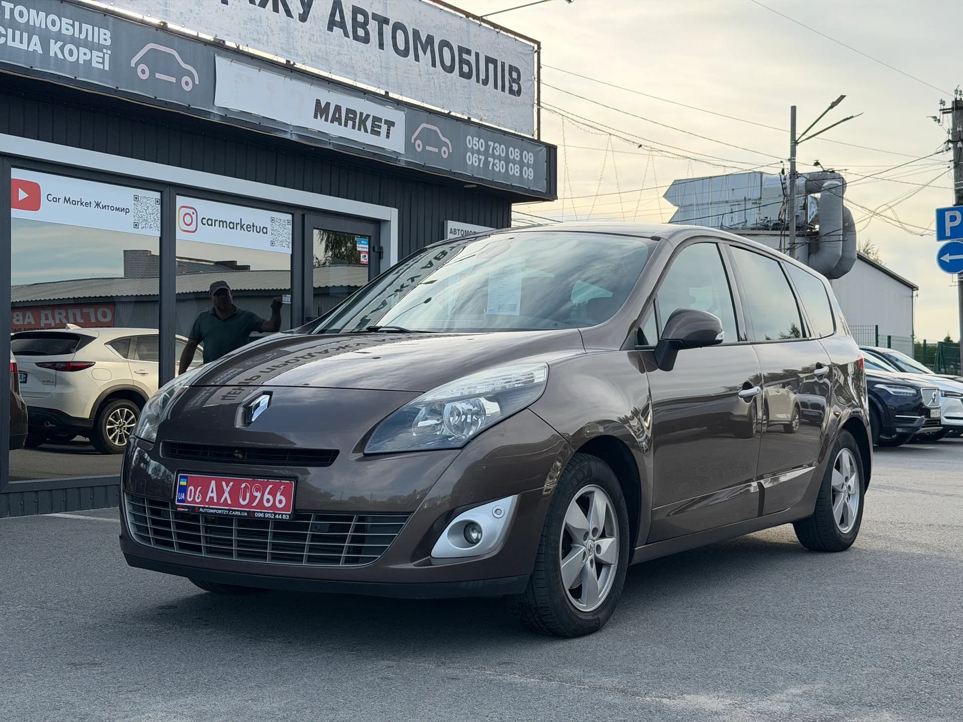 Renault Grand Scenic — фото 1
