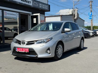 Toyota Auris — фото 1