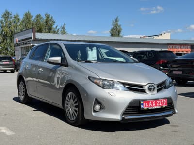 Toyota Auris — фото 2