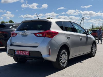 Toyota Auris — фото 3