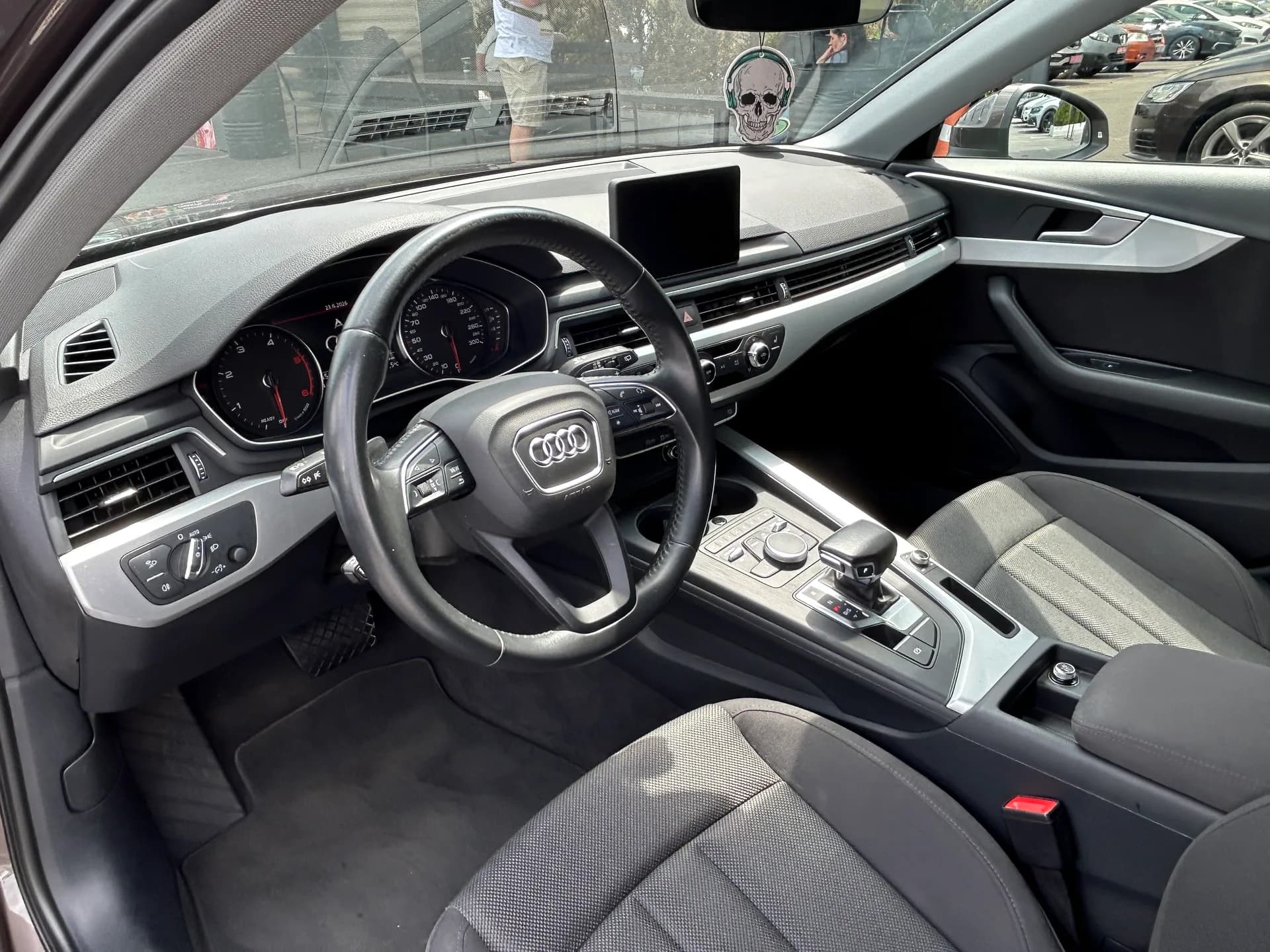 Audi A4 — фото 6