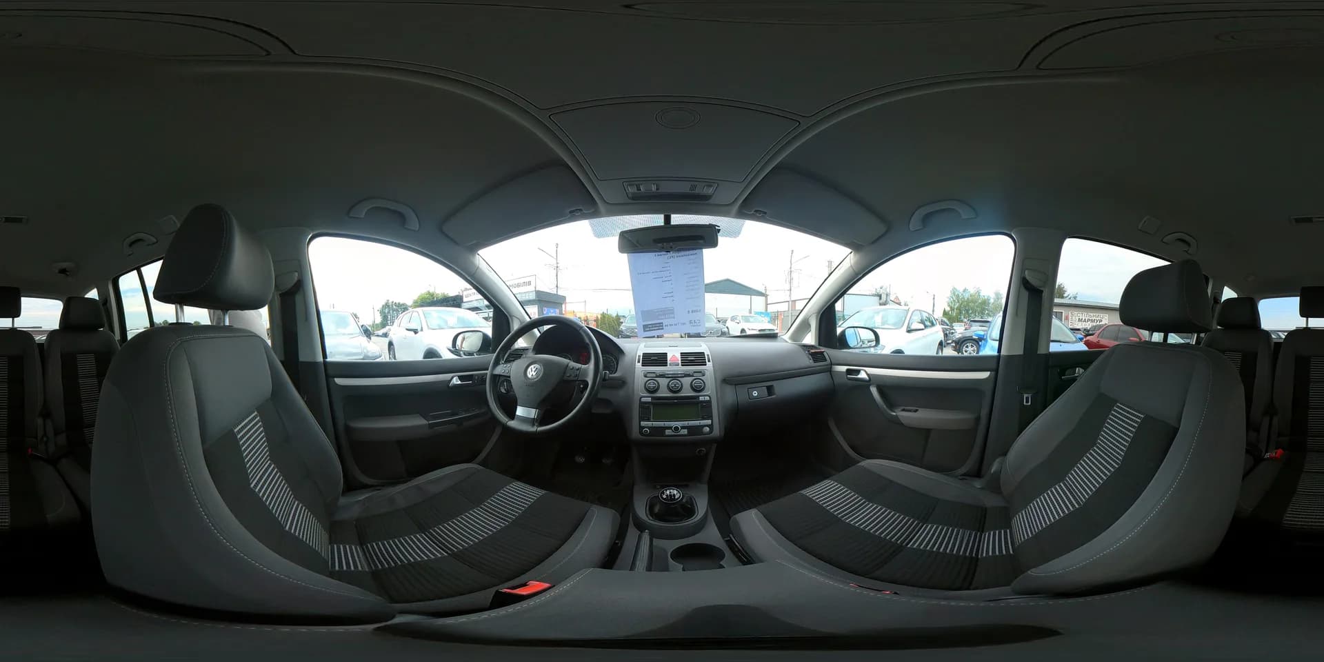 Volkswagen Touran — 360°