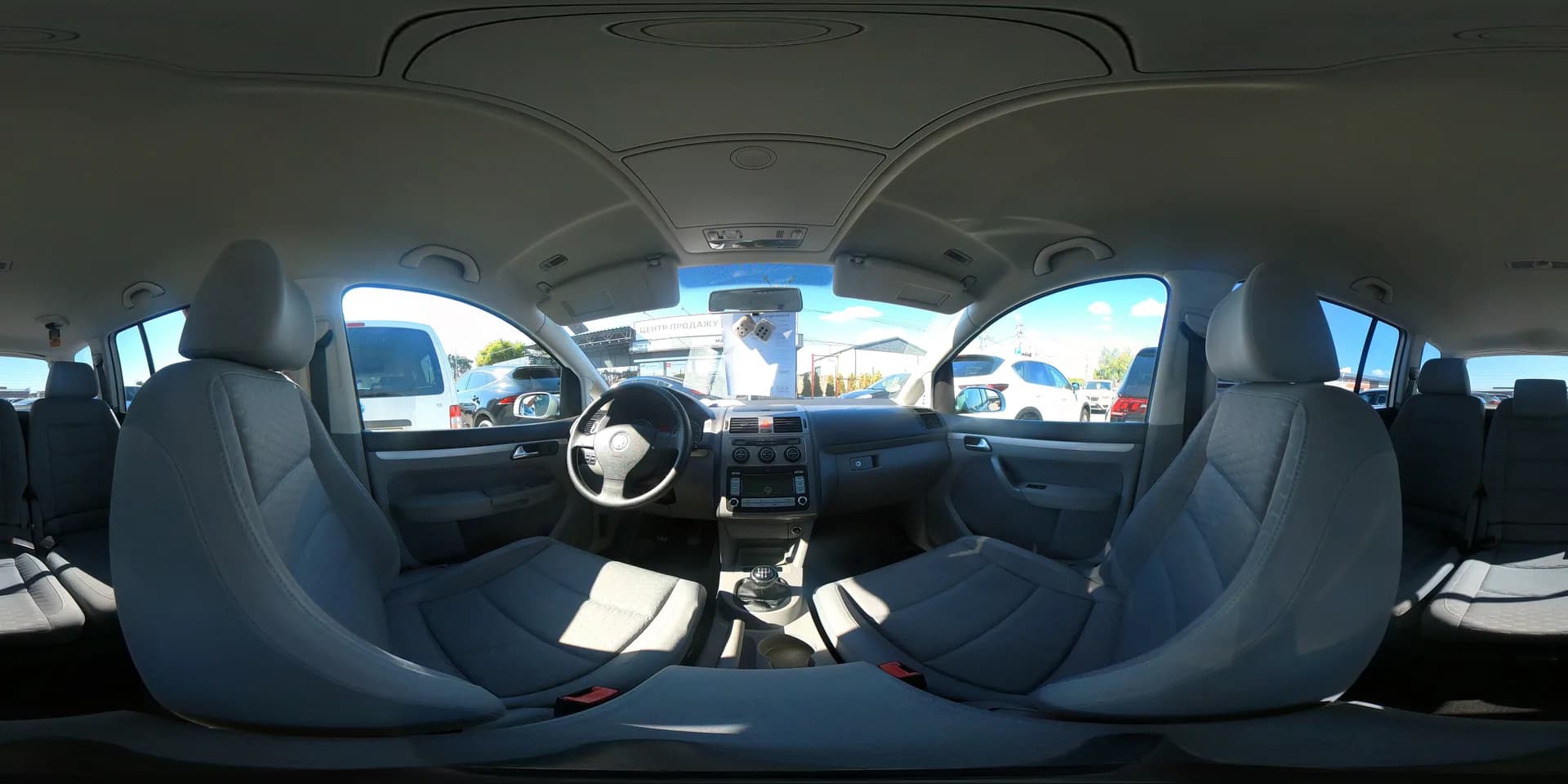 Volkswagen Touran — 360°