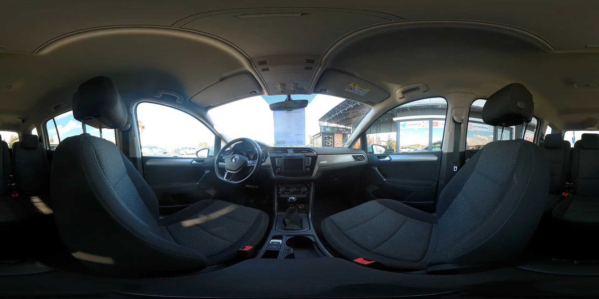Volkswagen Touran — 360°