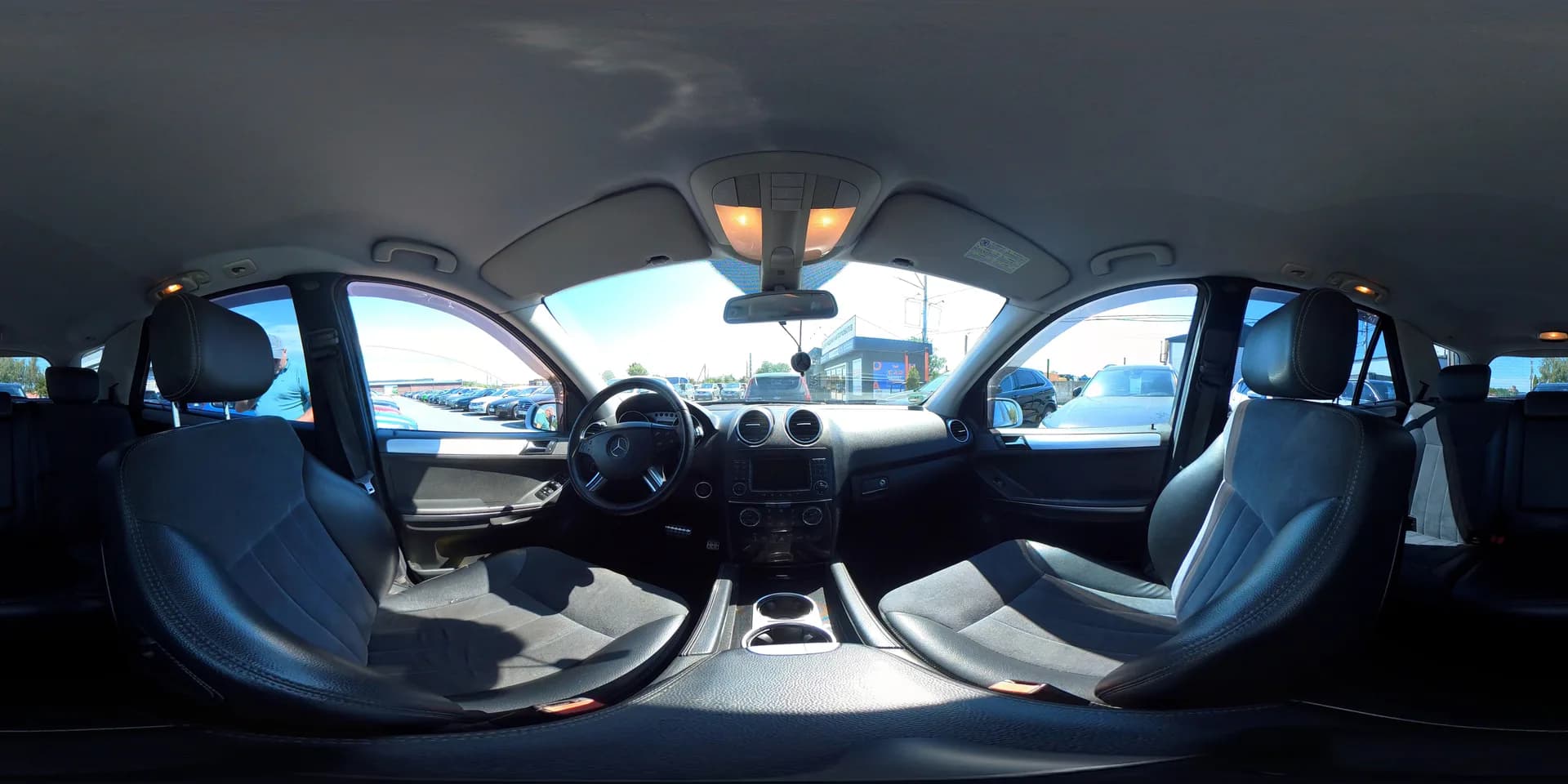Mercedes-Benz M-Class — 360°