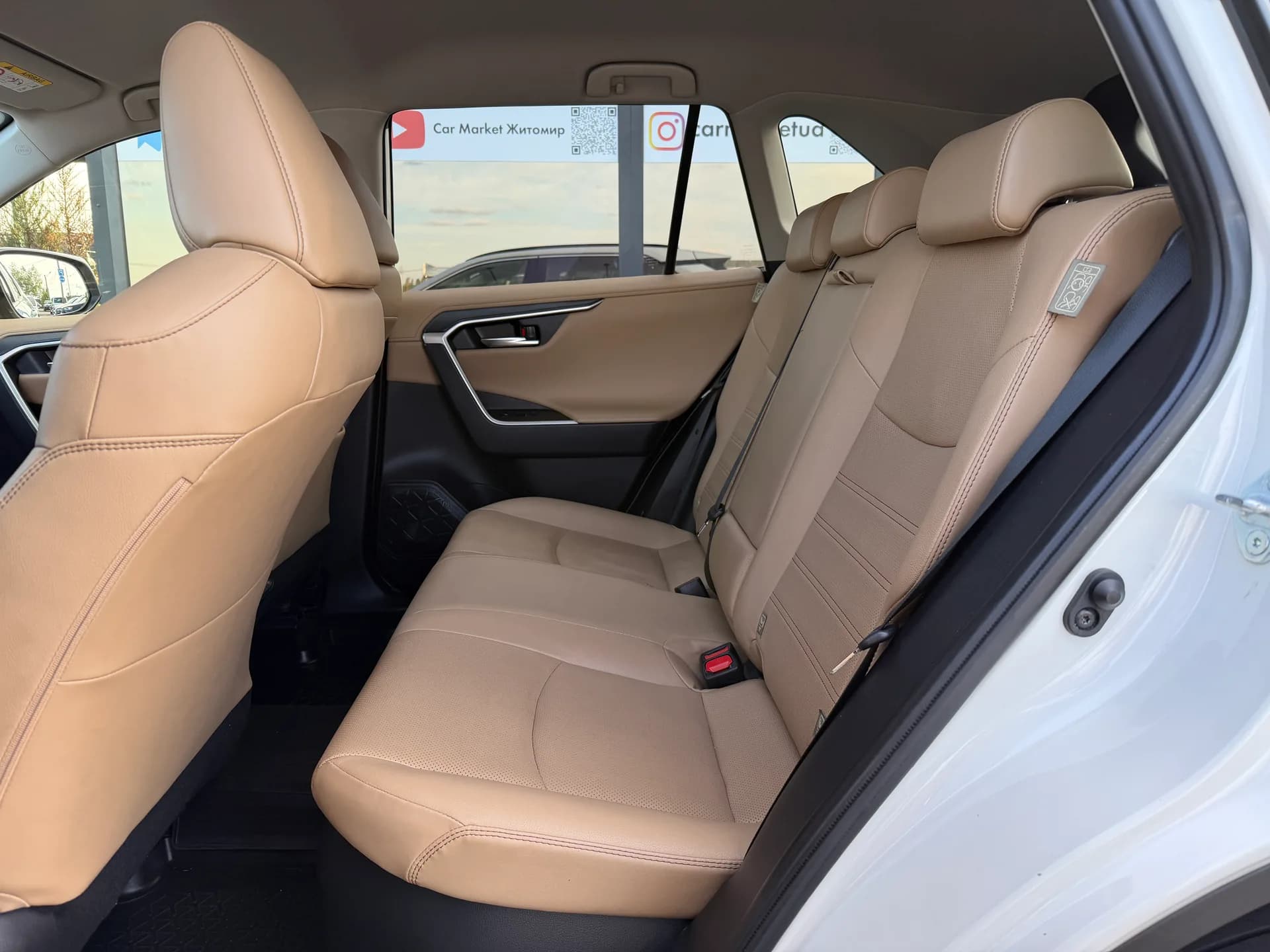 Toyota RAV4 — фото 7