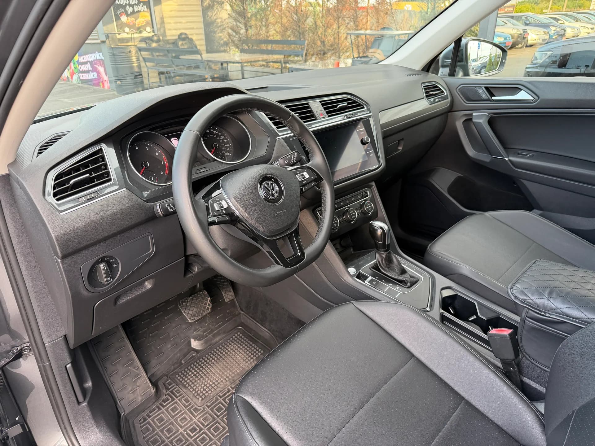 Volkswagen Tiguan — фото 5