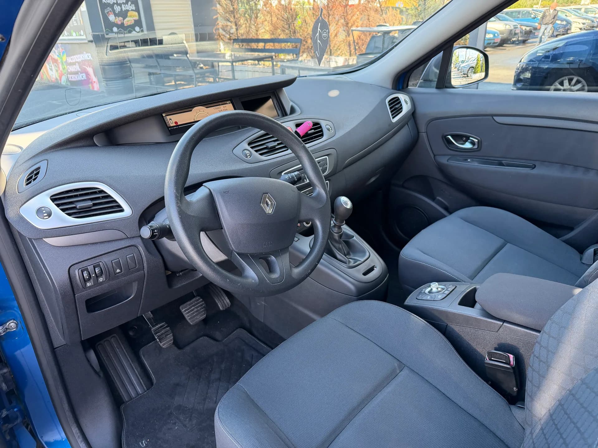 Renault Scenic — фото 5