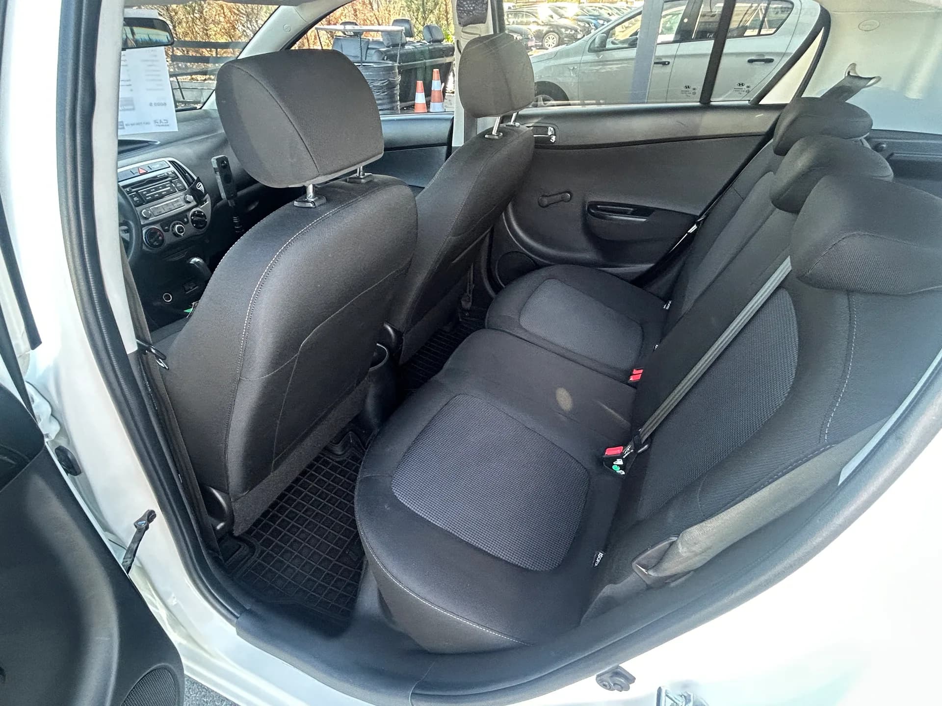 Hyundai i20 — фото 7