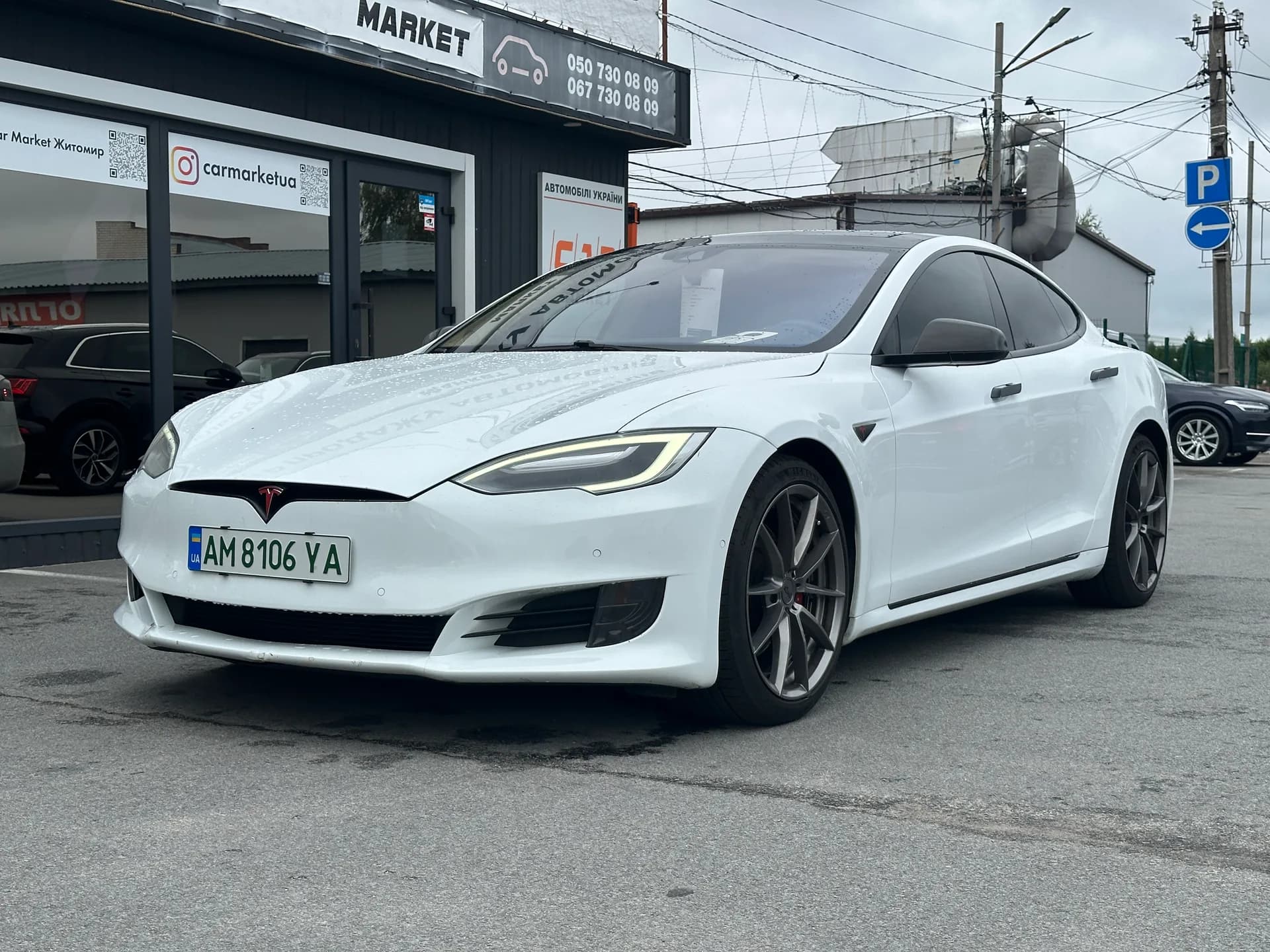 Tesla Model S — фото 1