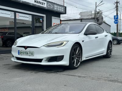 Tesla Model S — фото 1