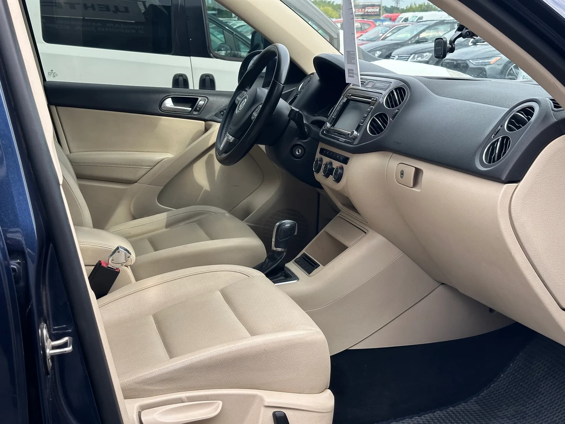 Volkswagen Tiguan — фото 9