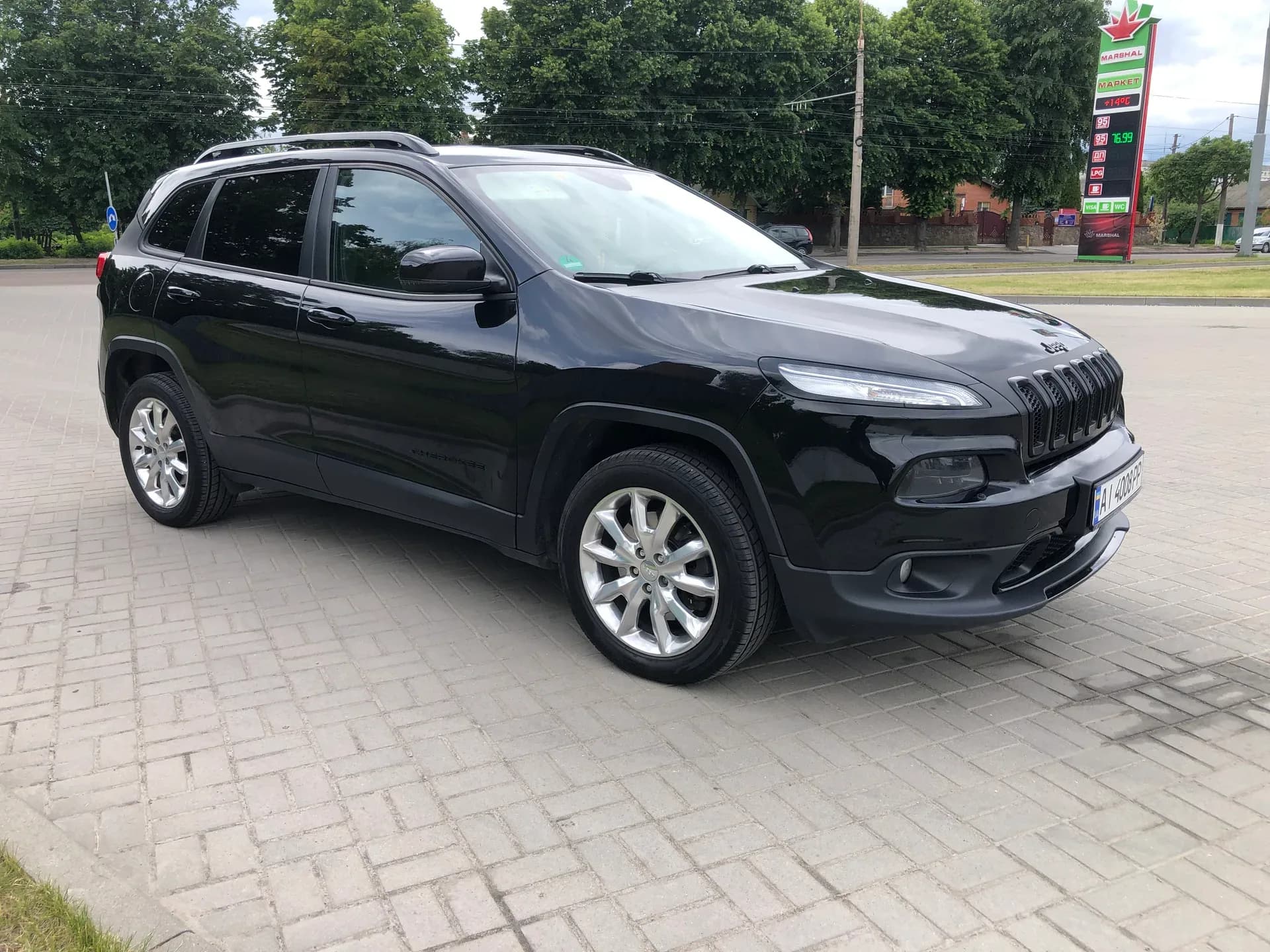 Jeep Cherokee — фото 1