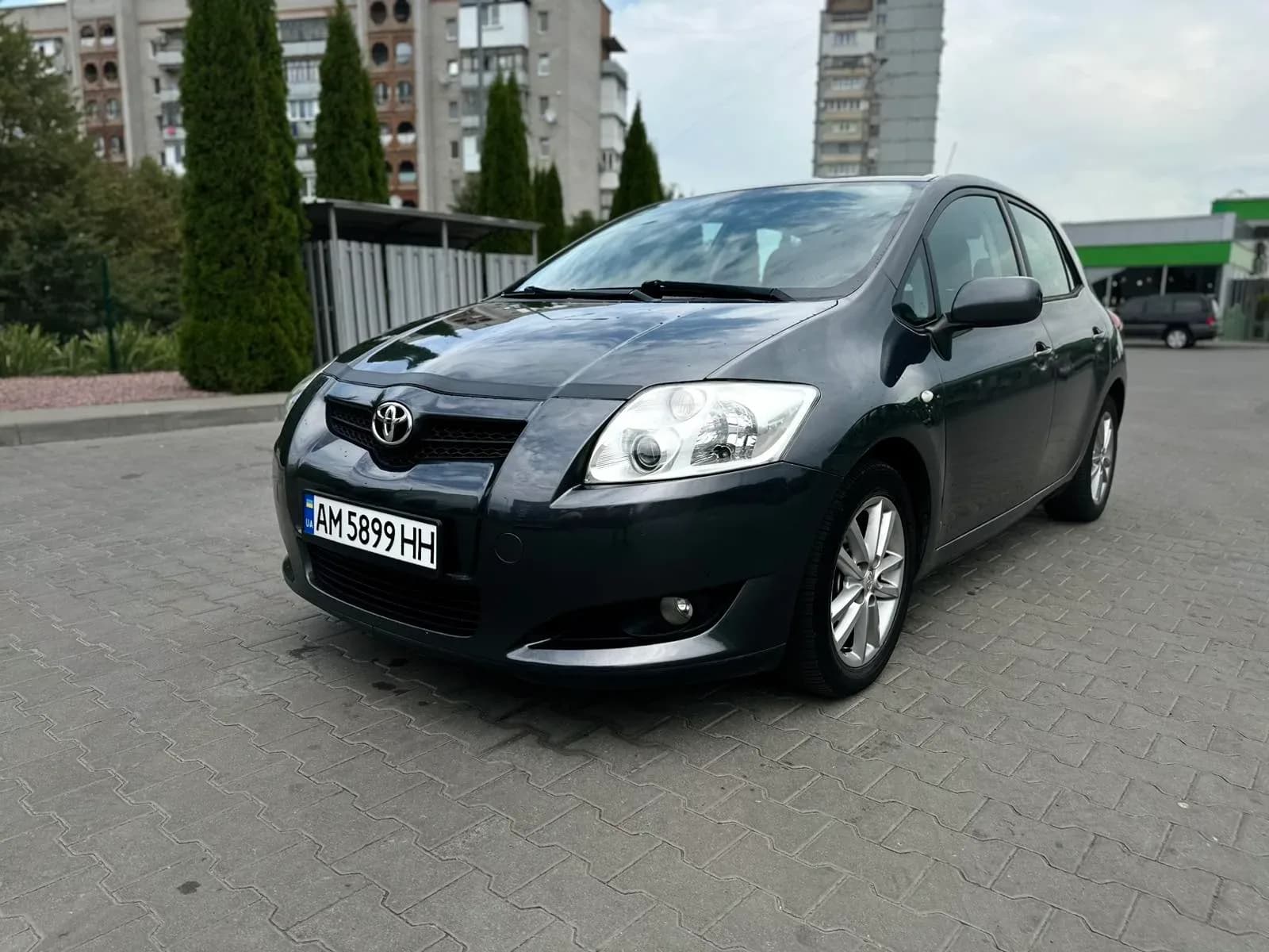 Toyota Auris — фото 1