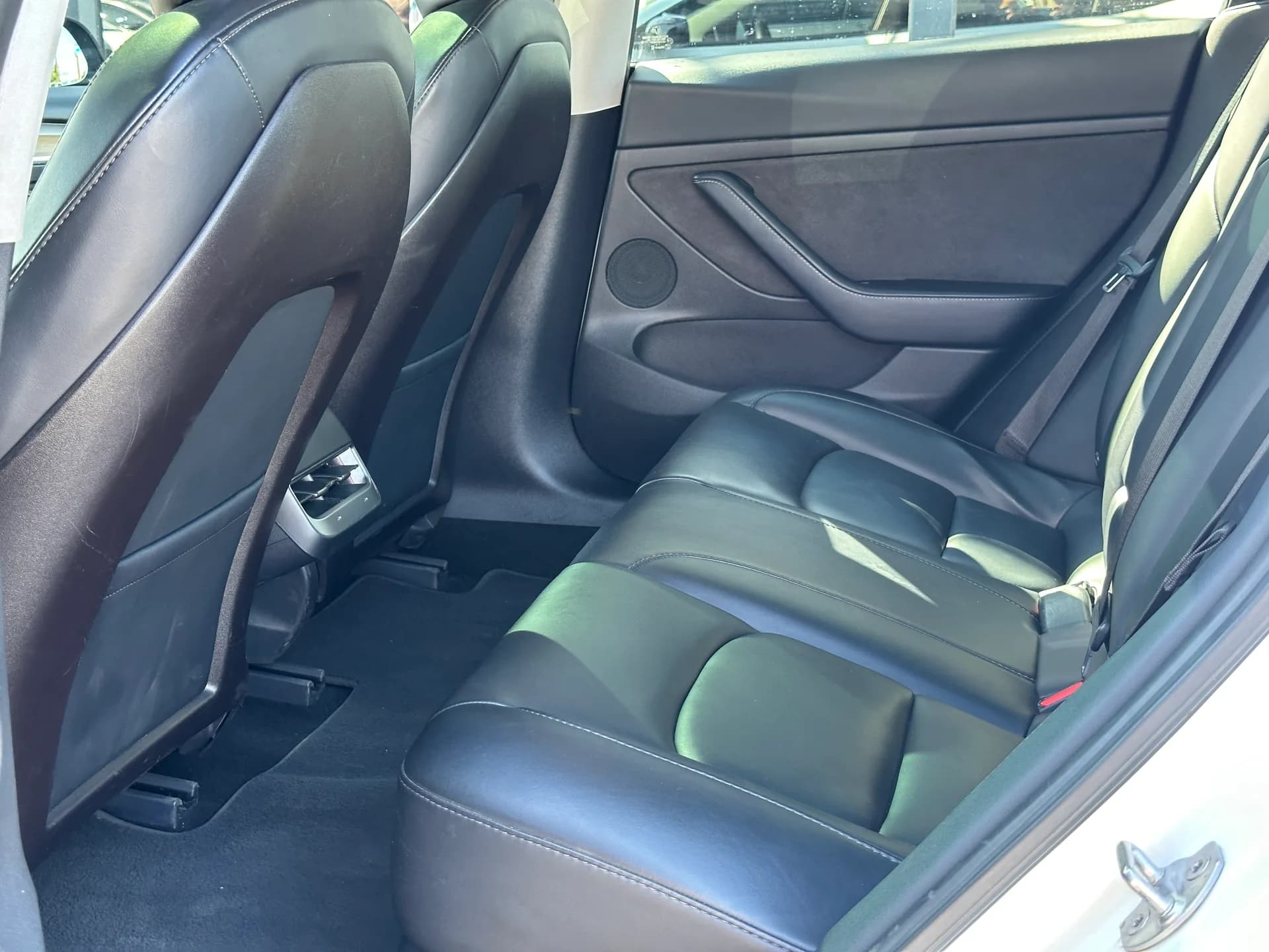 Tesla Model 3 — фото 8