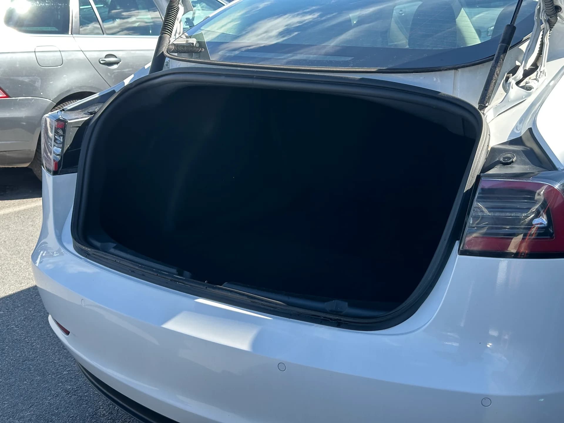 Tesla Model 3 — фото 10