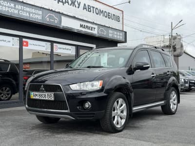 Mitsubishi Outlander — фото 1