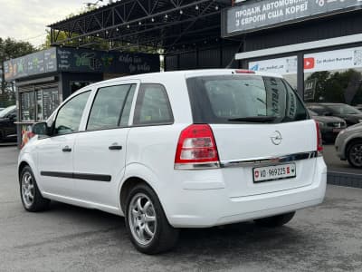 Opel Zafira — фото 4