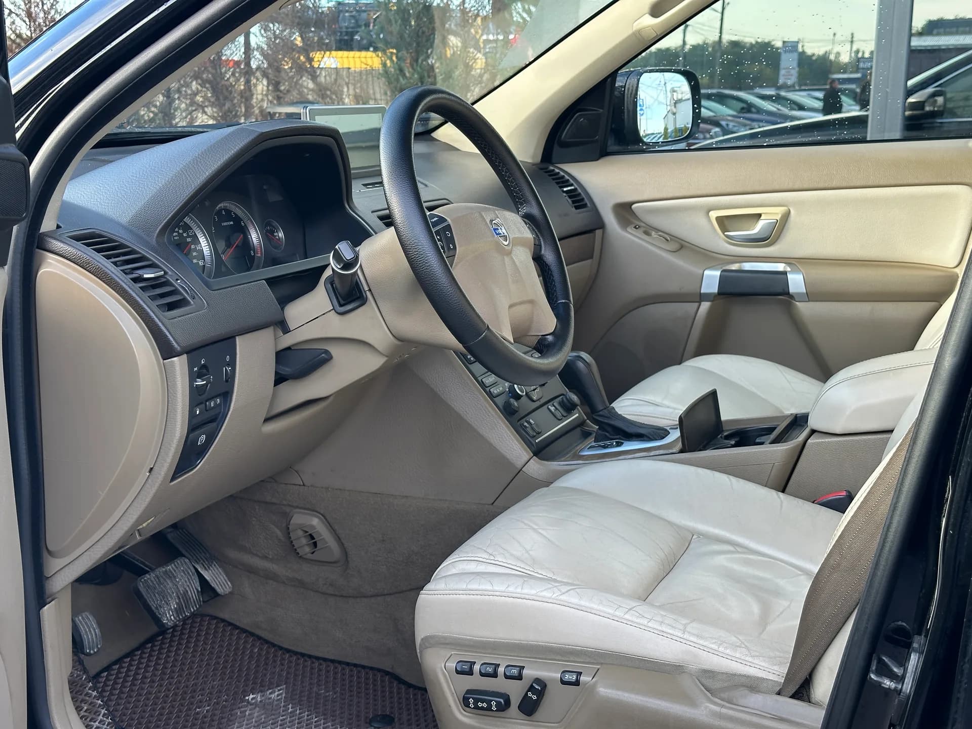 Volvo XC90 — фото 10