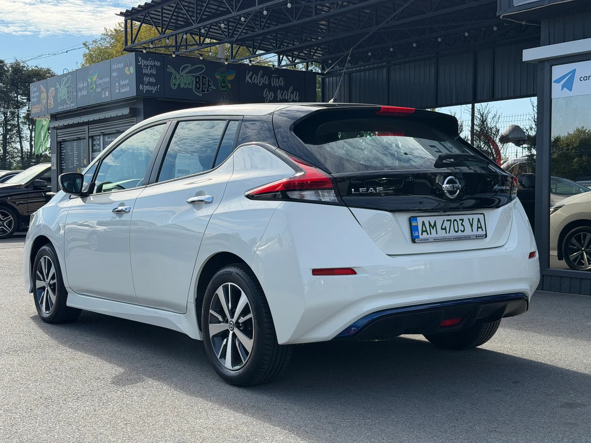 Nissan Leaf — фото 5