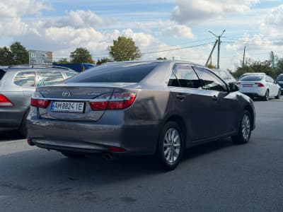 Toyota Camry — фото 3