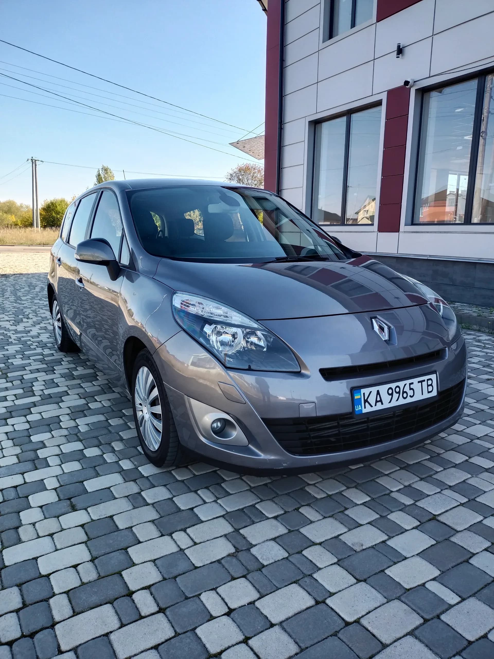 Renault Grand Scenic — фото 1
