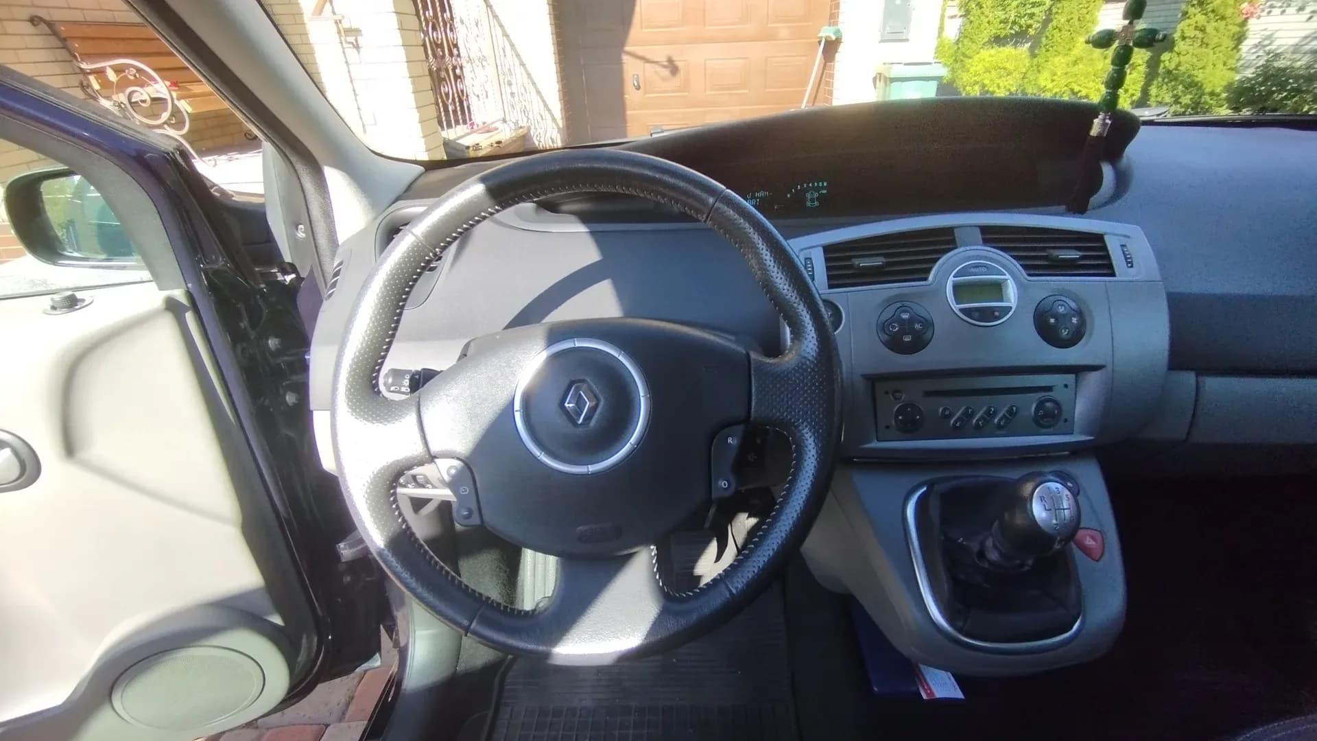 Renault Scenic — фото 4