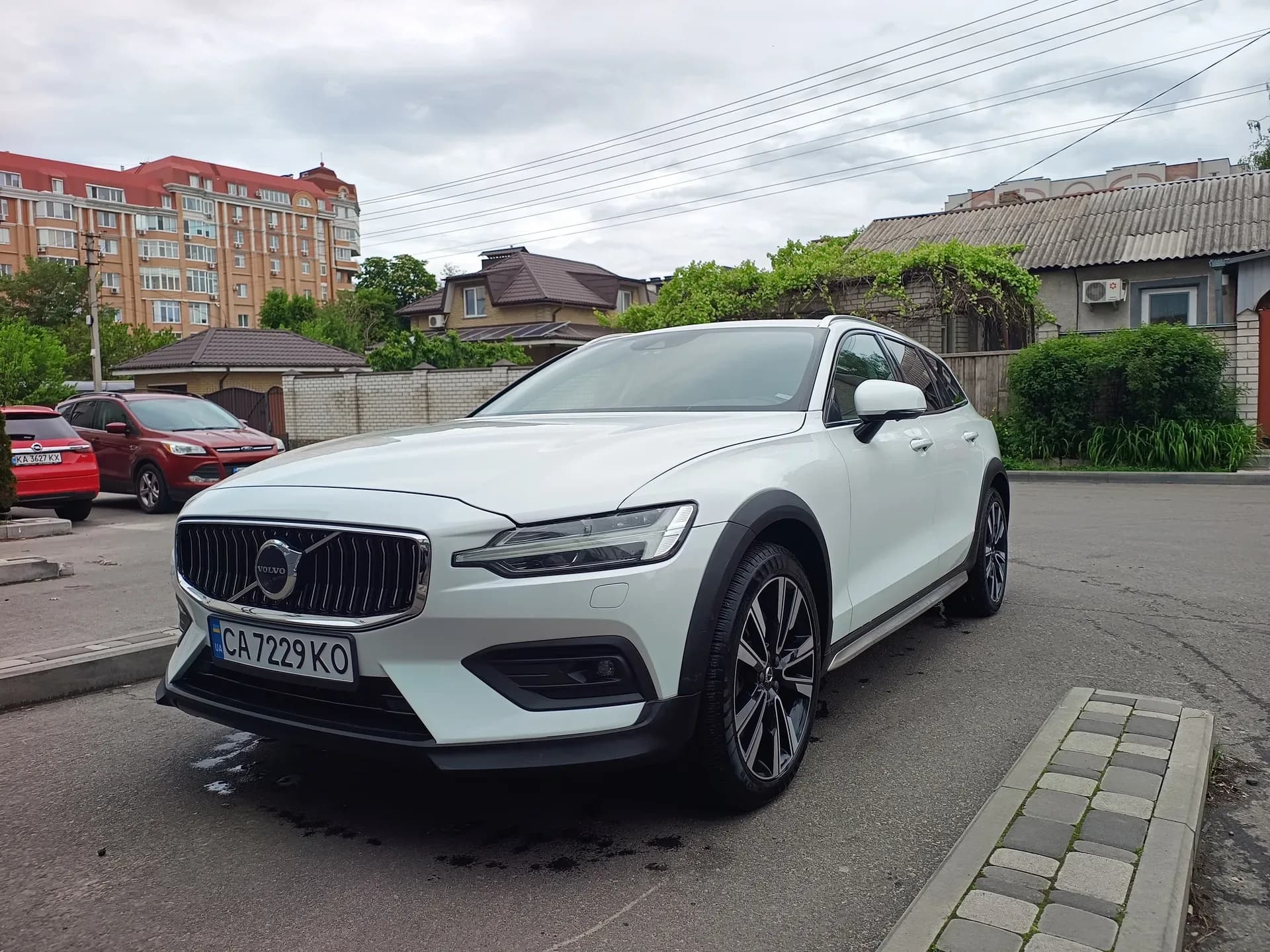 Volvo V60 Cross Country — фото 1
