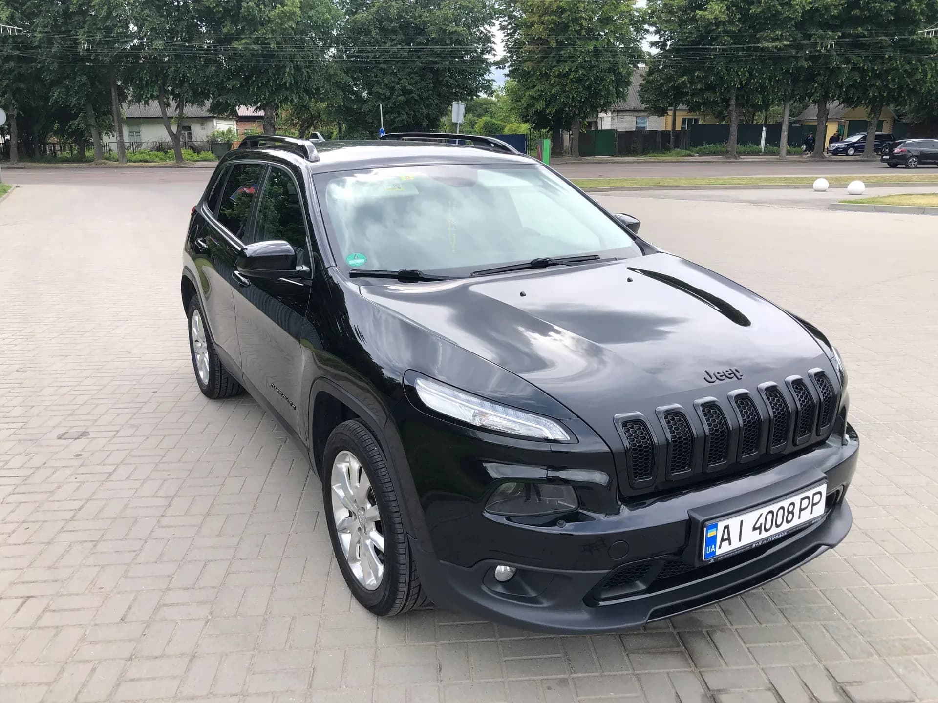 Jeep Cherokee — фото 1