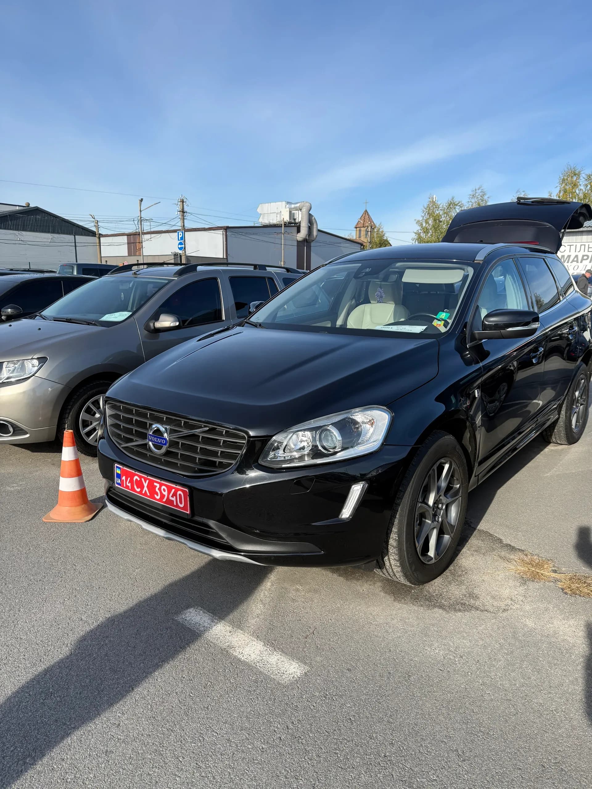 Volvo XC60 — фото 1