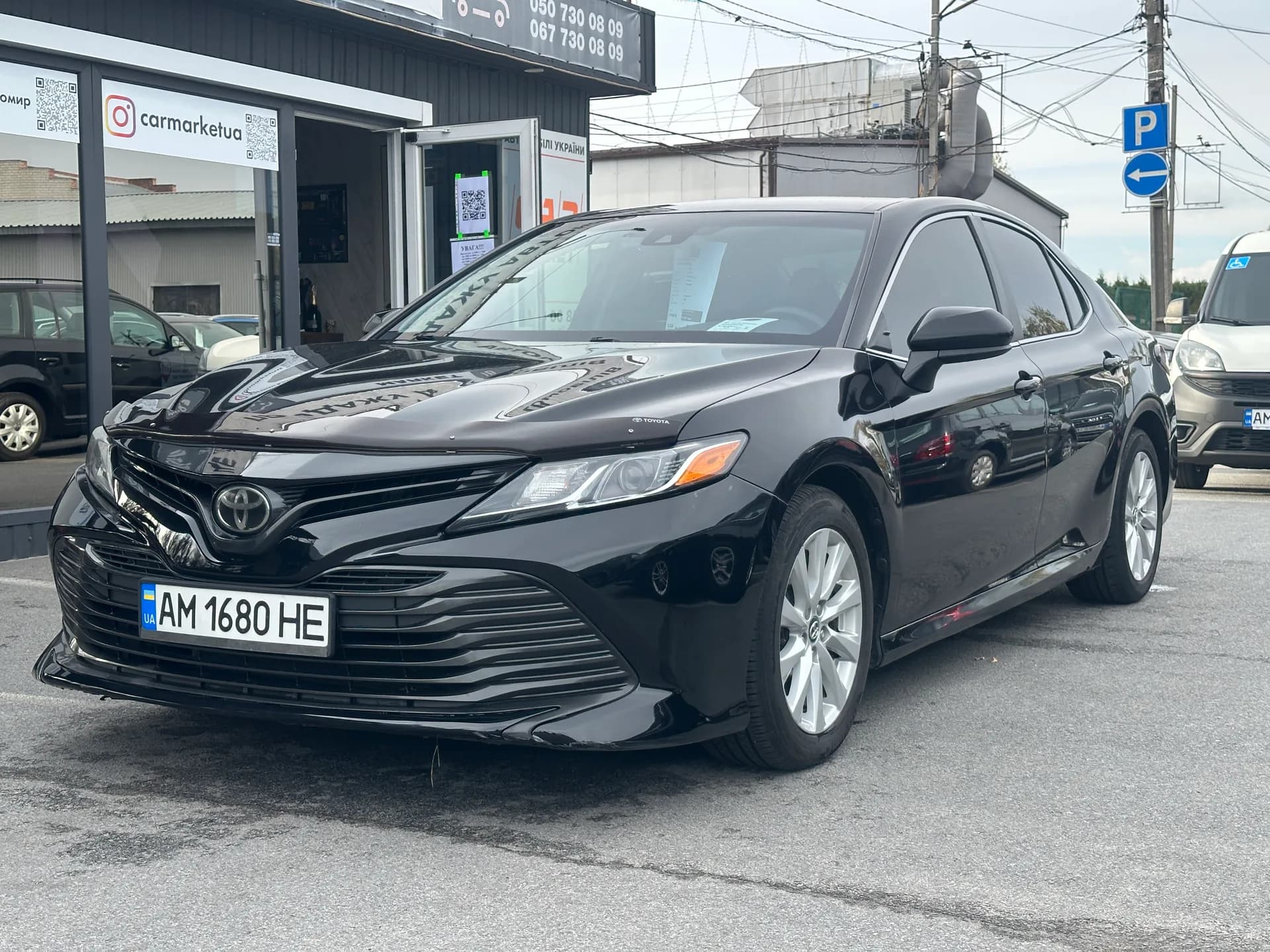 Toyota Camry — фото 1